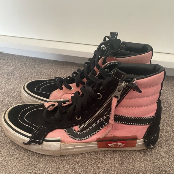 Black and pink high top vans - Picture 2 of 3